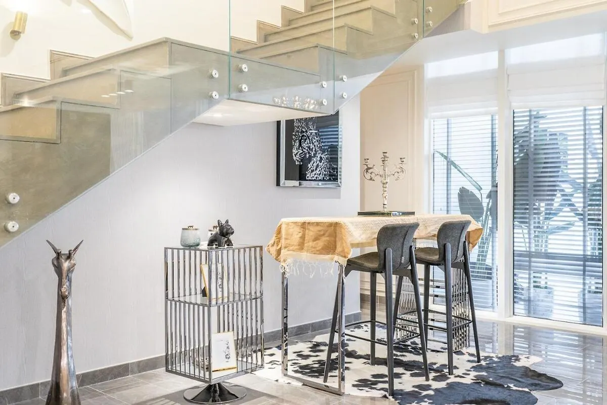 Apartment Elegant 3-Bedrooms In Dubai Marina With Stunning Views!