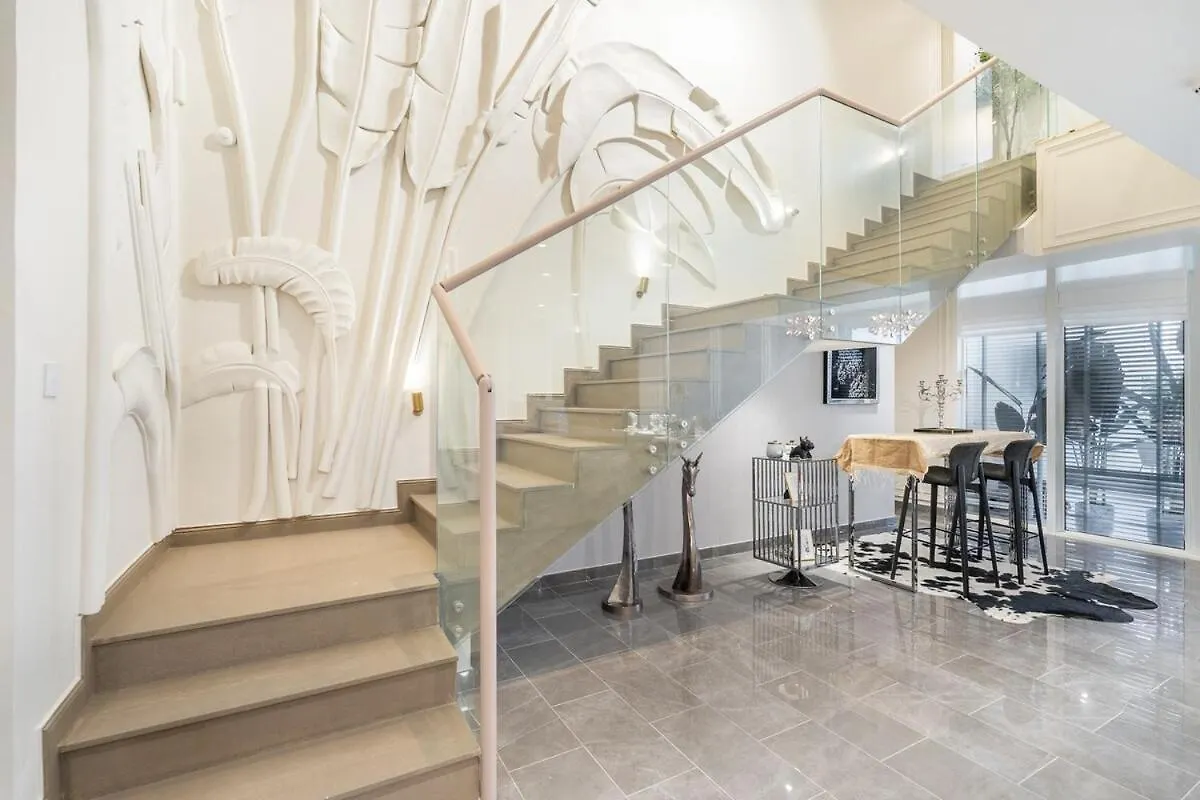 Elegant 3-Bedrooms In Dubai Marina With Stunning Views!